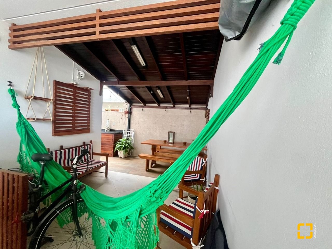 Casa com 121m², 4 quartos (sendo 1 suíte), 2 garagens, no bairro Campeche em Florianópolis
