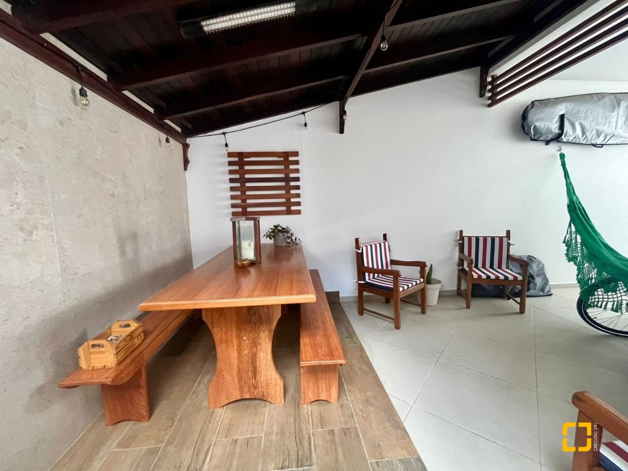 Casa com 121m², 4 quartos (sendo 1 suíte), 2 garagens, no bairro Campeche em Florianópolis