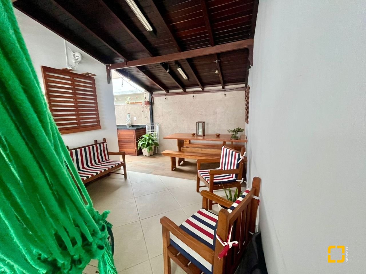 Casa com 121m², 4 quartos (sendo 1 suíte), 2 garagens, no bairro Campeche em Florianópolis