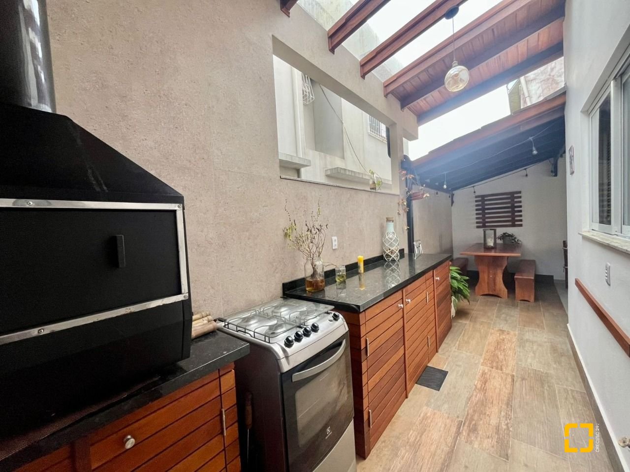 Casa com 121m², 4 quartos (sendo 1 suíte), 2 garagens, no bairro Campeche em Florianópolis