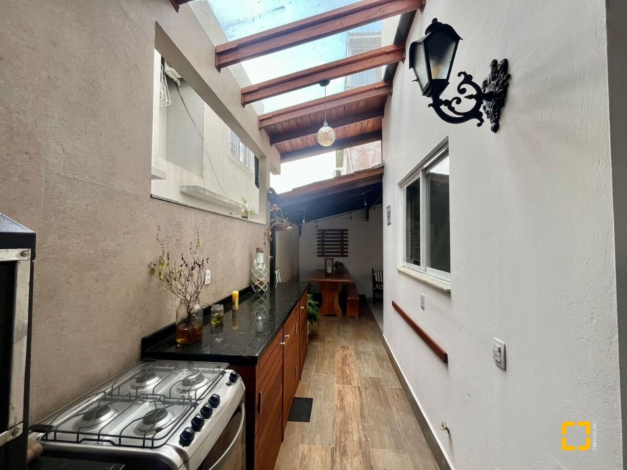 Casa com 121m², 4 quartos (sendo 1 suíte), 2 garagens, no bairro Campeche em Florianópolis