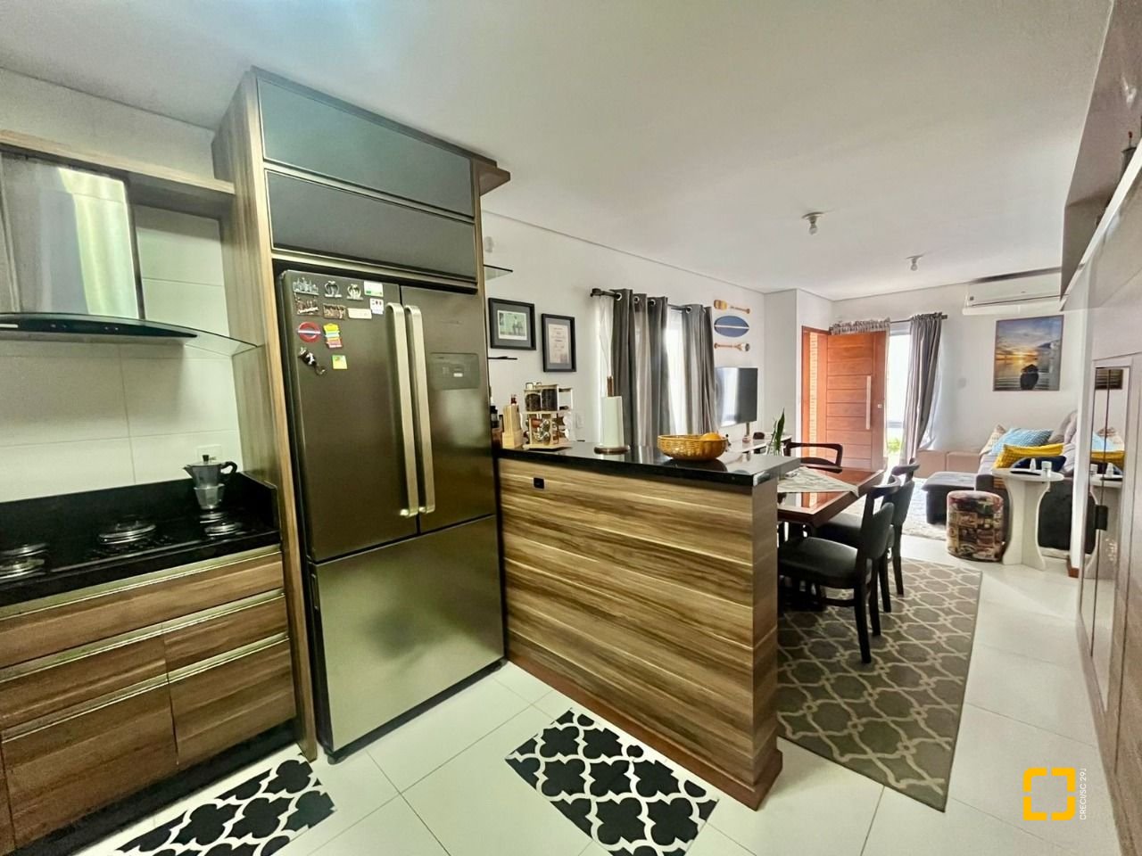 Casa com 121m², 4 quartos (sendo 1 suíte), 2 garagens, no bairro Campeche em Florianópolis