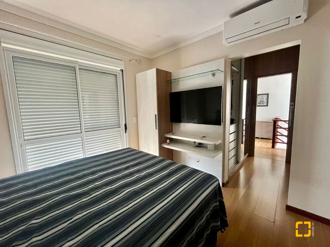 Casa com 121m², 4 quartos (sendo 1 suíte), 2 garagens, no bairro Campeche em Florianópolis