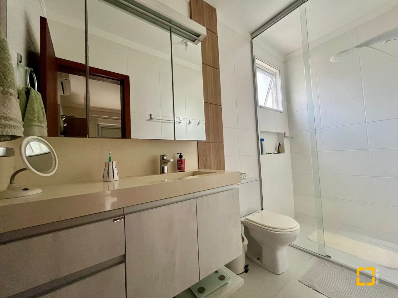 Casa com 121m², 4 quartos (sendo 1 suíte), 2 garagens, no bairro Campeche em Florianópolis