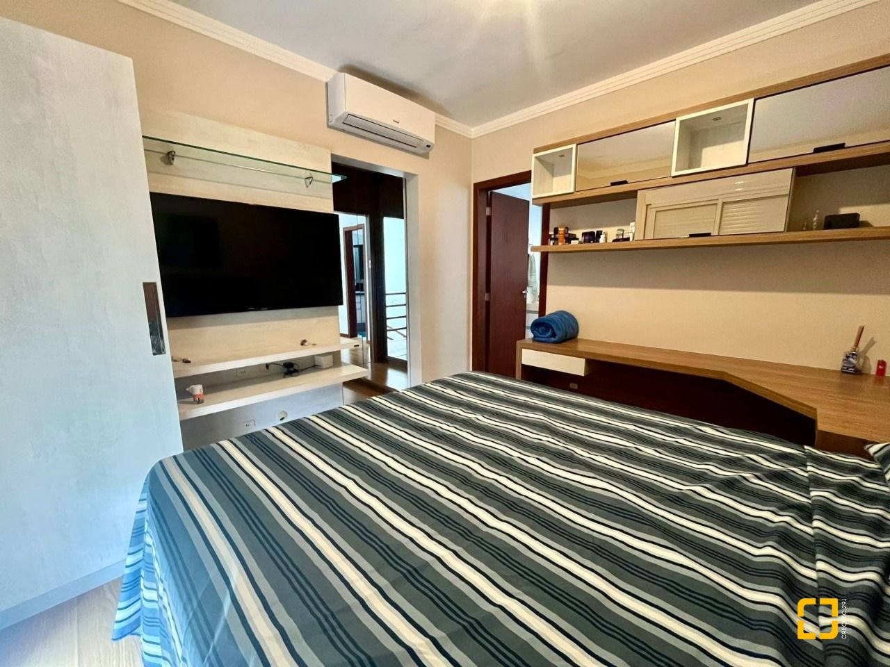 Casa com 121m², 4 quartos (sendo 1 suíte), 2 garagens, no bairro Campeche em Florianópolis