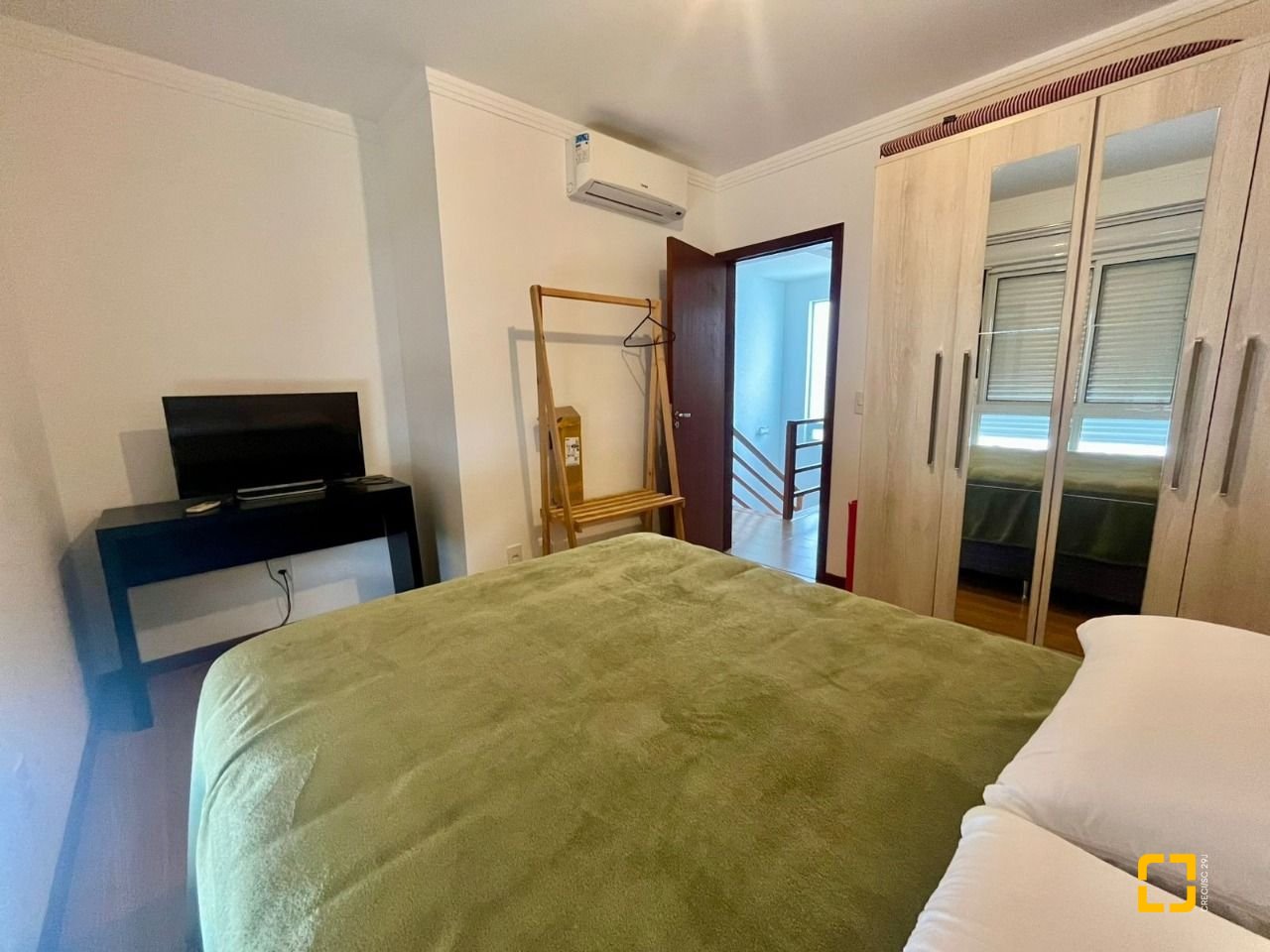 Casa com 121m², 4 quartos (sendo 1 suíte), 2 garagens, no bairro Campeche em Florianópolis