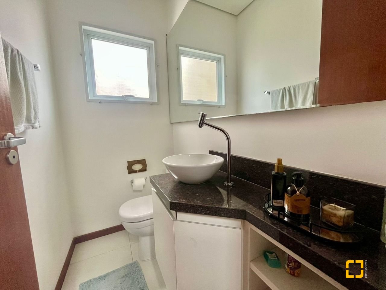 Casa com 121m², 4 quartos (sendo 1 suíte), 2 garagens, no bairro Campeche em Florianópolis