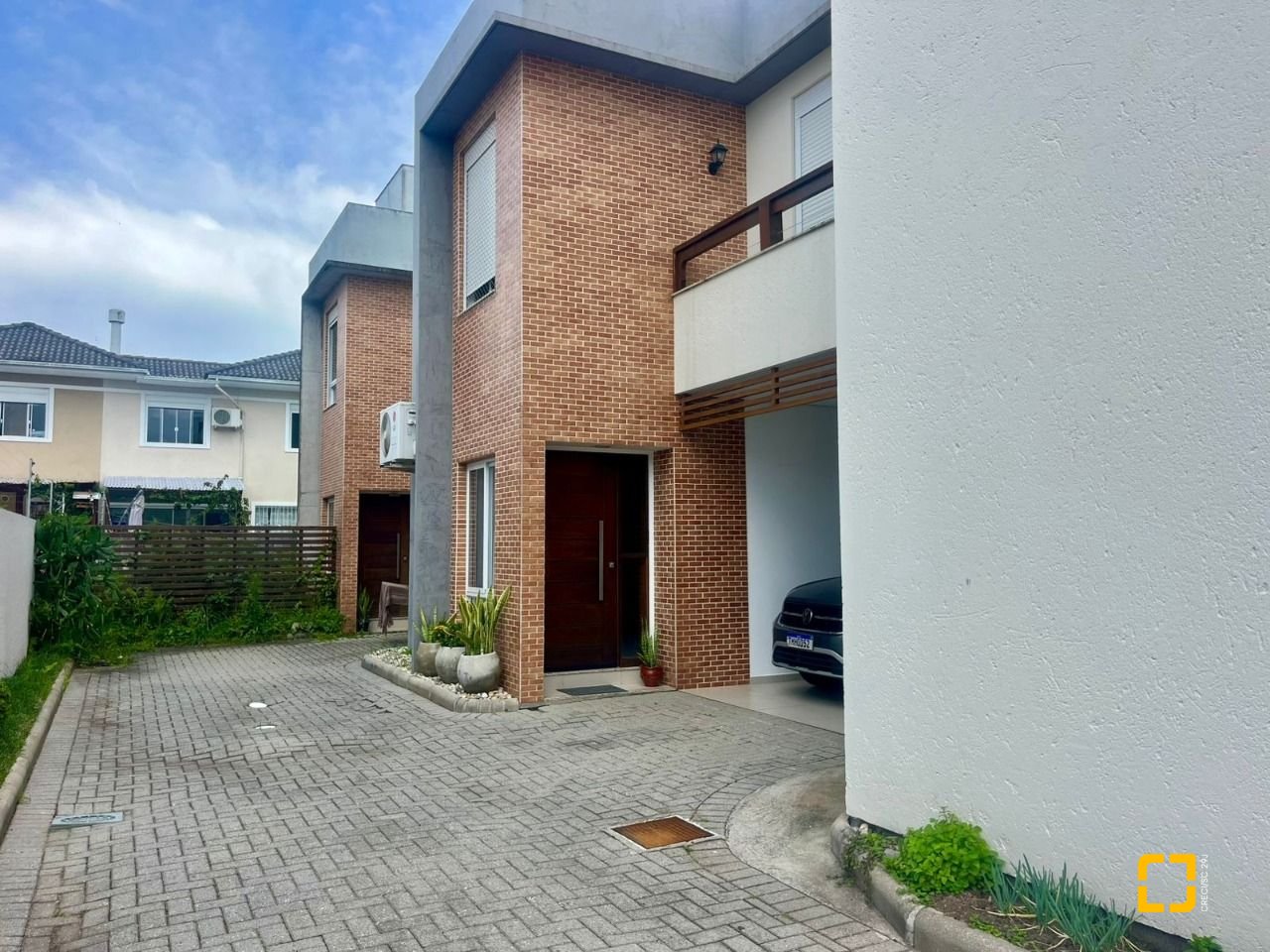 Casa com 121m², 4 quartos (sendo 1 suíte), 2 garagens, no bairro Campeche em Florianópolis