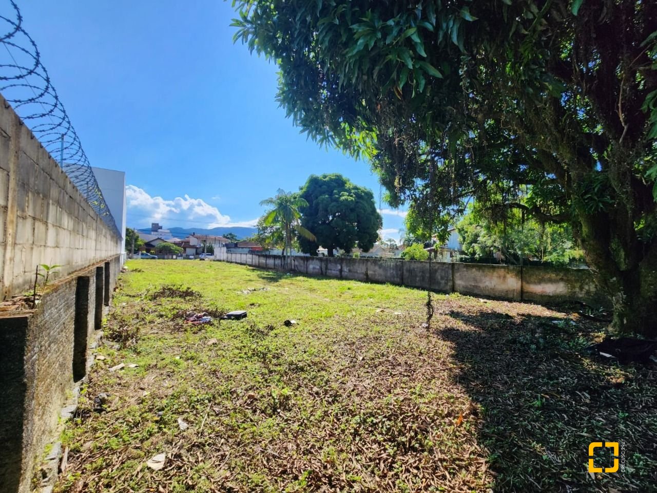 Terreno com 988m², no bairro Jardim Eldorado em Palhoça