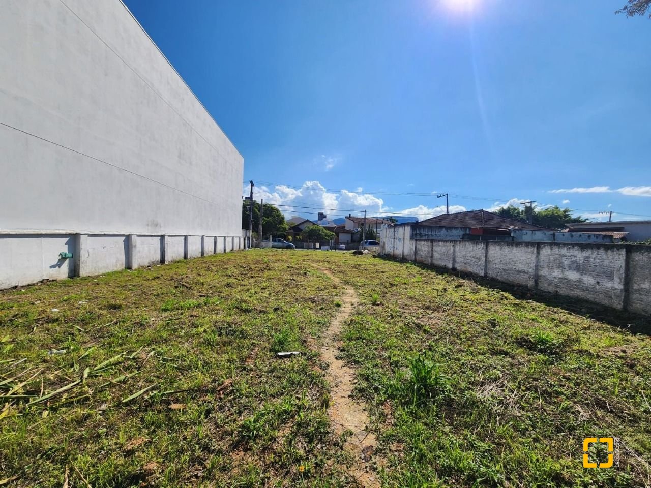 Terreno com 988m², no bairro Jardim Eldorado em Palhoça