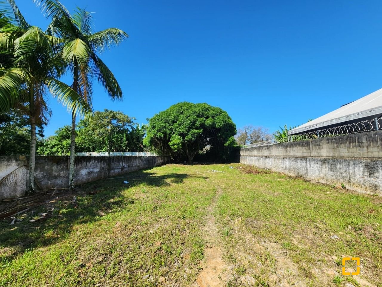 Terreno com 988m², no bairro Jardim Eldorado em Palhoça