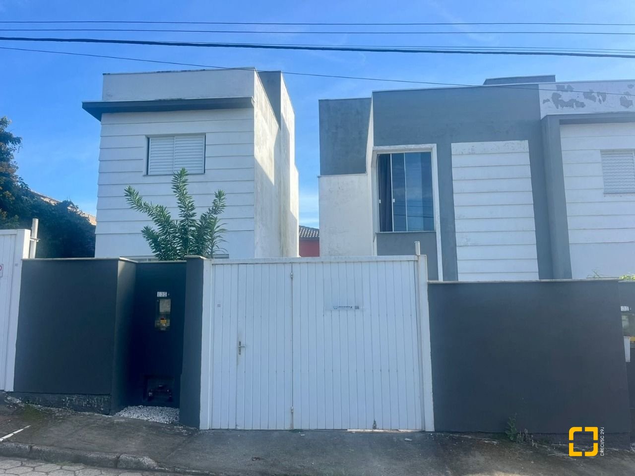 Casa com 96m², 2 quartos, 2 garagens, no bairro Rio Tavares em Florianópolis
