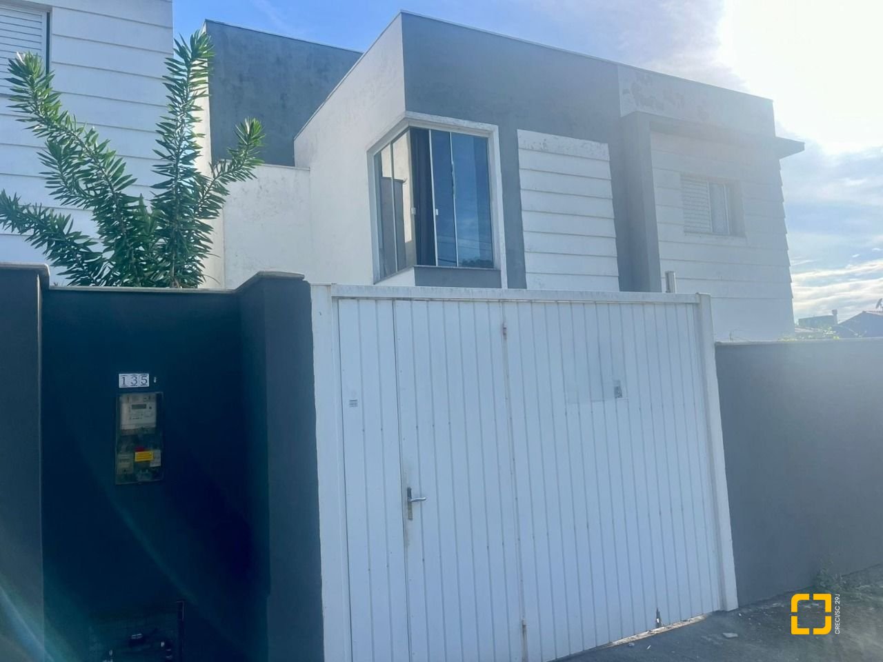 Casa com 96m², 2 quartos, 2 garagens, no bairro Rio Tavares em Florianópolis