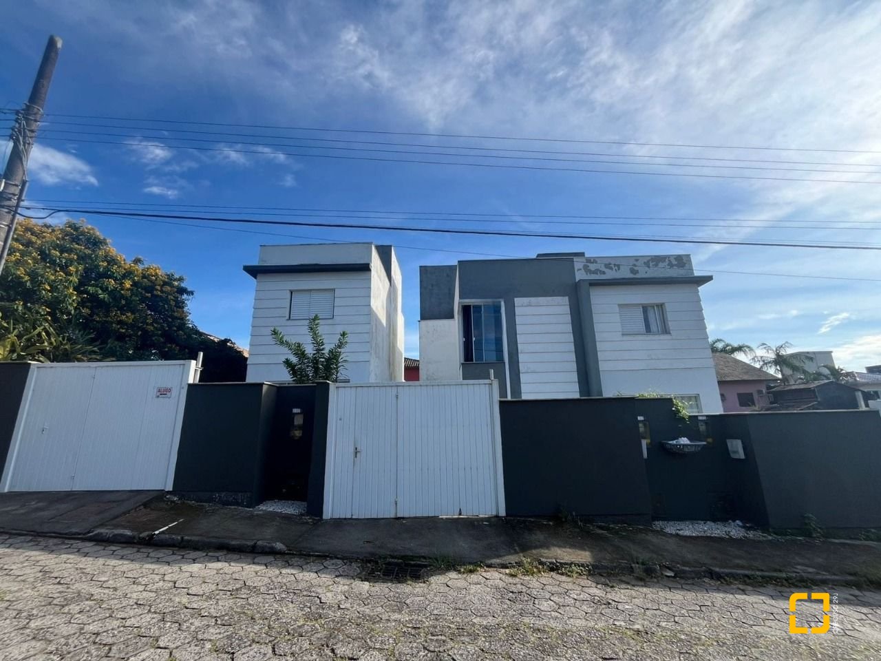 Casa com 96m², 2 quartos, 2 garagens, no bairro Rio Tavares em Florianópolis