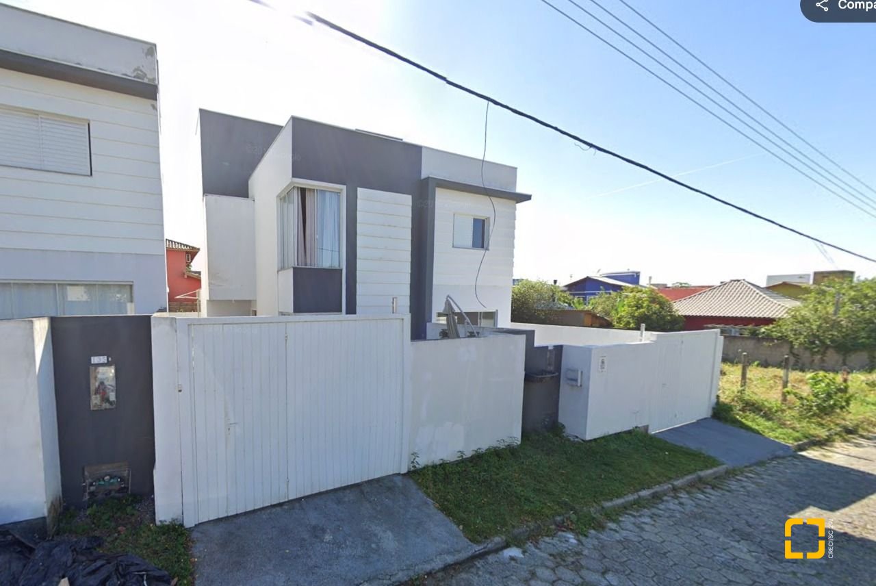 Casa com 96m², 2 quartos, 2 garagens, no bairro Rio Tavares em Florianópolis