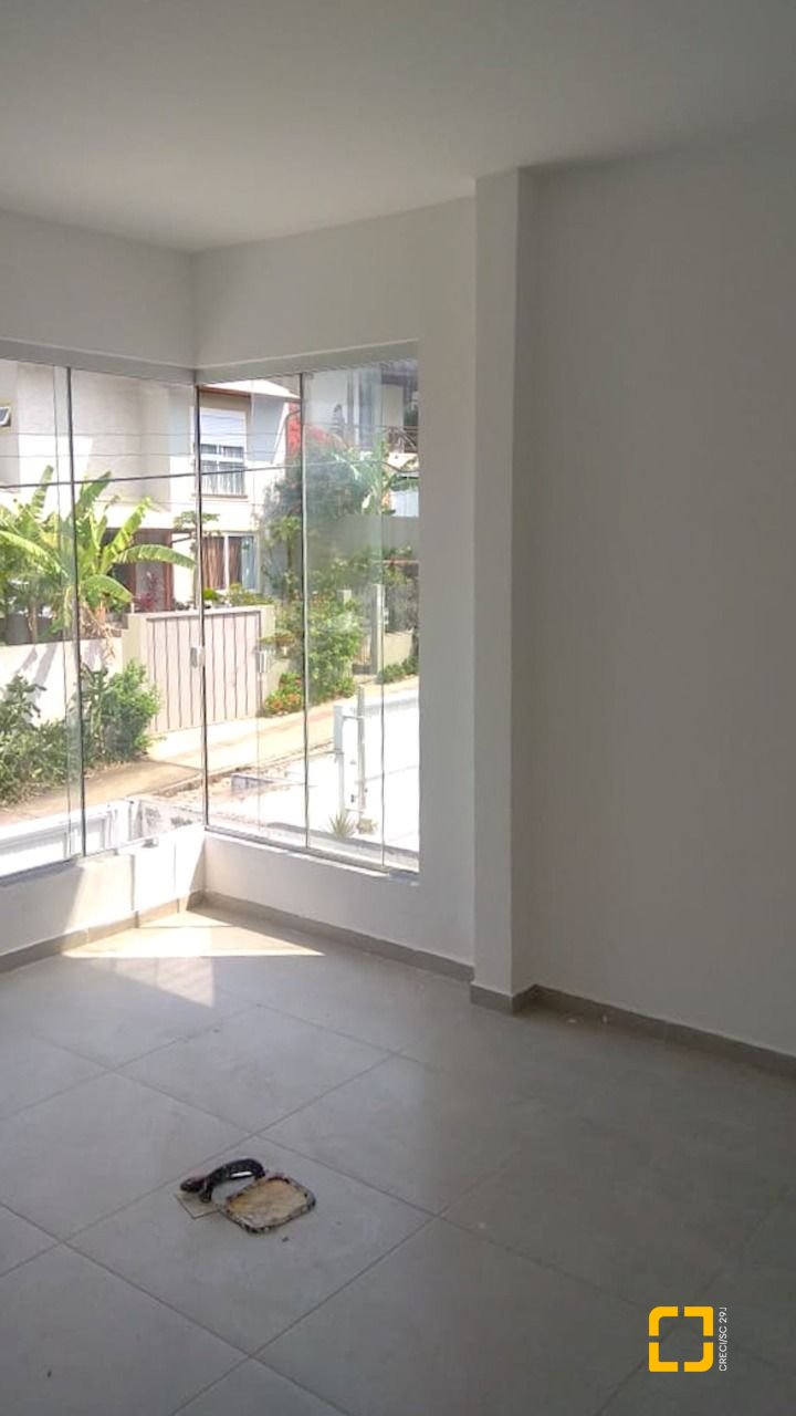 Casa com 96m², 2 quartos, 2 garagens, no bairro Rio Tavares em Florianópolis