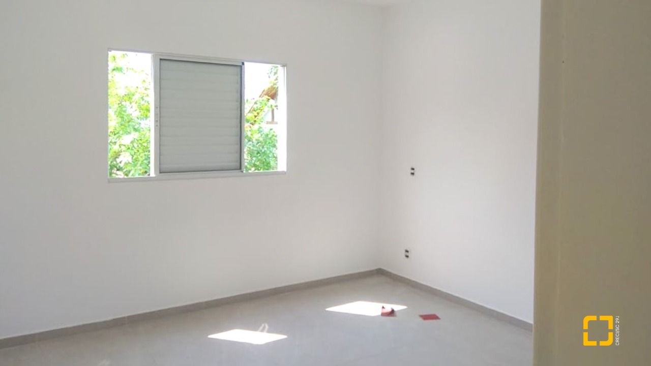 Casa com 96m², 2 quartos, 2 garagens, no bairro Rio Tavares em Florianópolis
