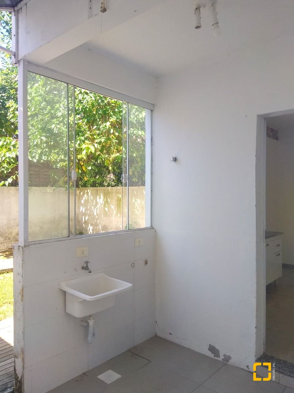 Casa com 96m², 2 quartos, 2 garagens, no bairro Rio Tavares em Florianópolis