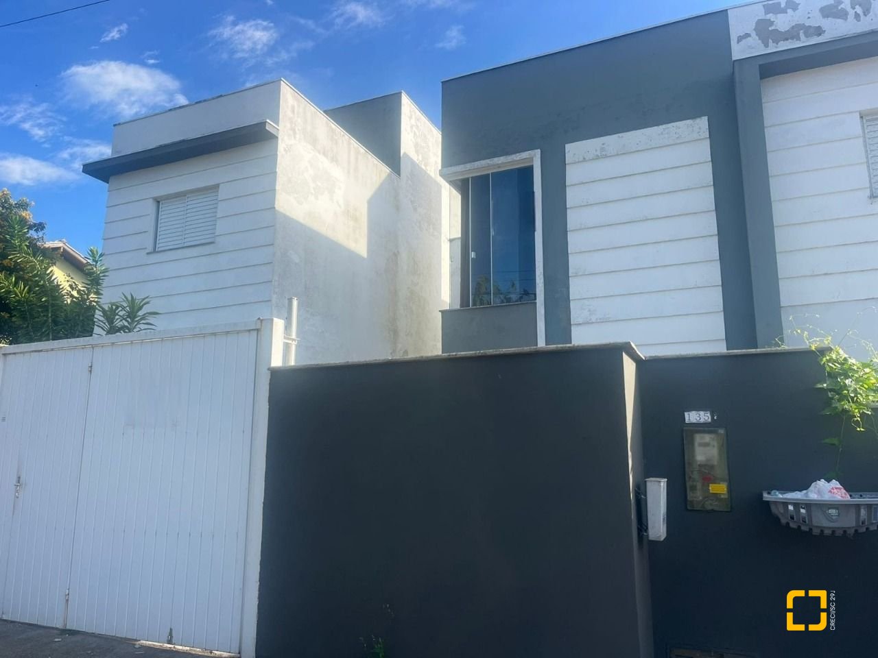 Casa com 96m², 2 quartos, 2 garagens, no bairro Rio Tavares em Florianópolis