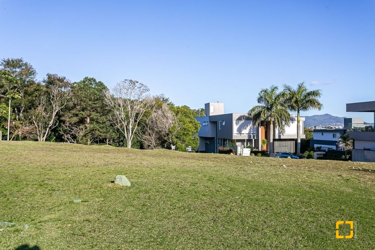 Terreno com 761m², no bairro Cacupe em Florianópolis