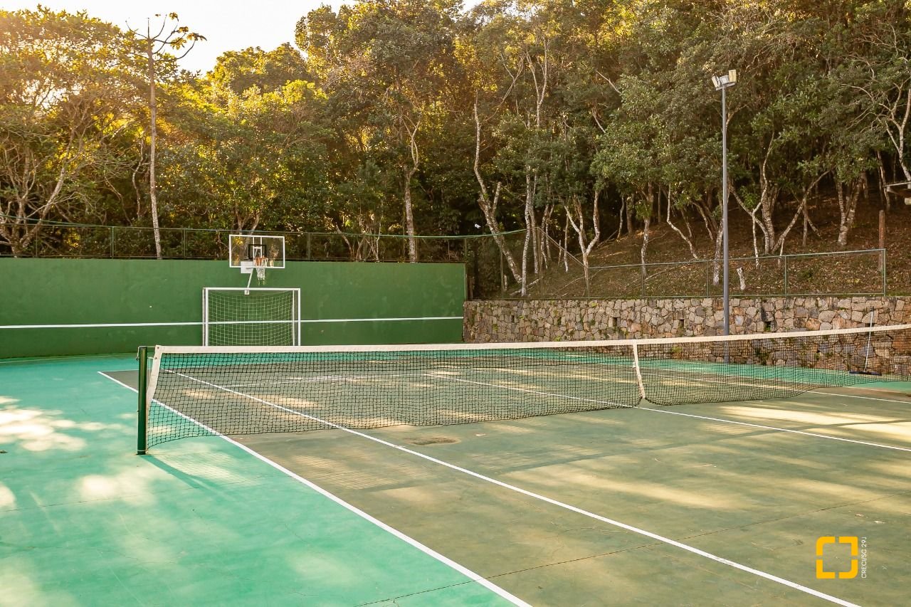 Terreno com 761m², no bairro Cacupe em Florianópolis
