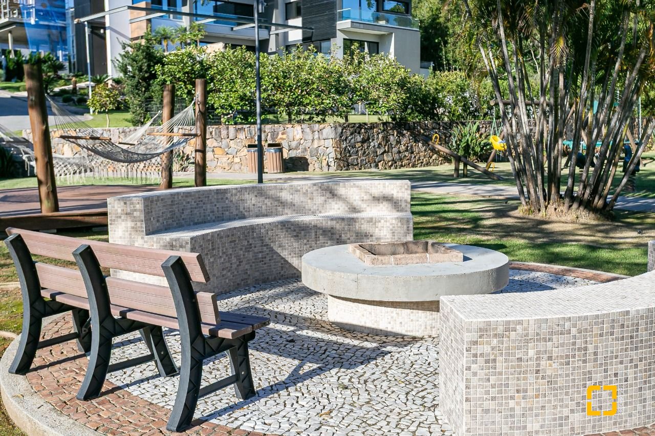 Terreno com 761m², no bairro Cacupe em Florianópolis