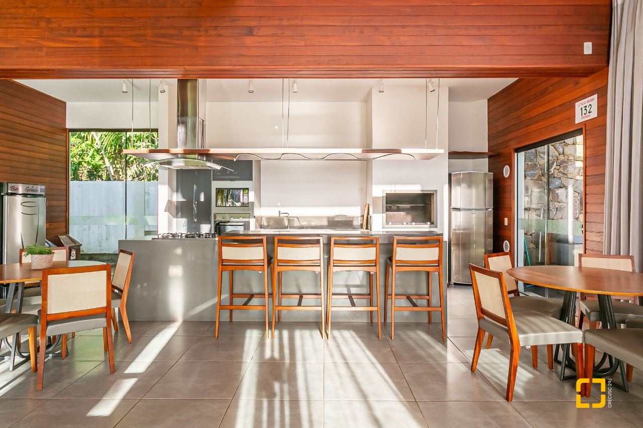 Terreno com 761m², no bairro Cacupe em Florianópolis