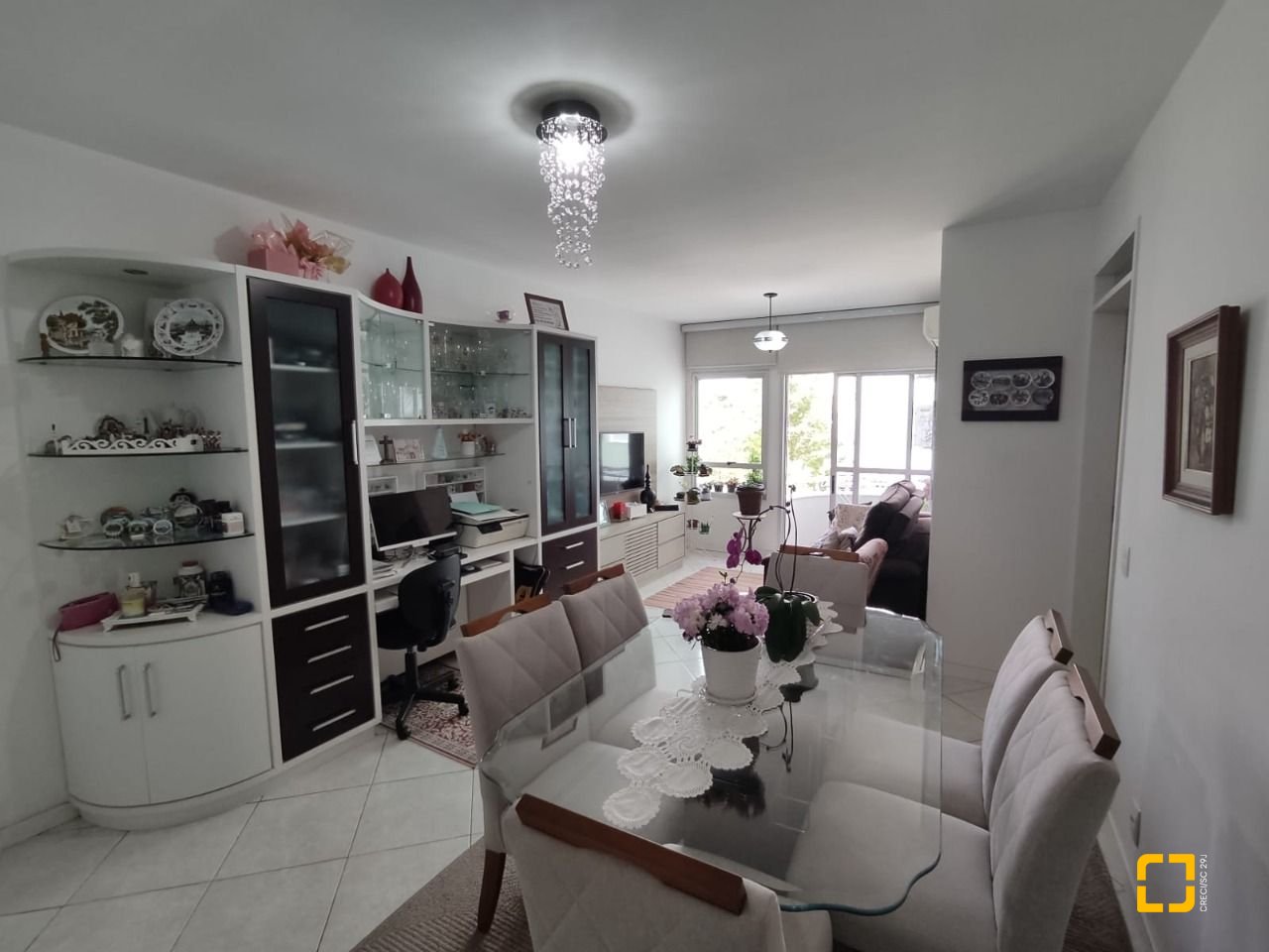Apartamento com 104m², 4 quartos (sendo 1 suíte), 1 garagem, no bairro Coqueiros em Florianópolis