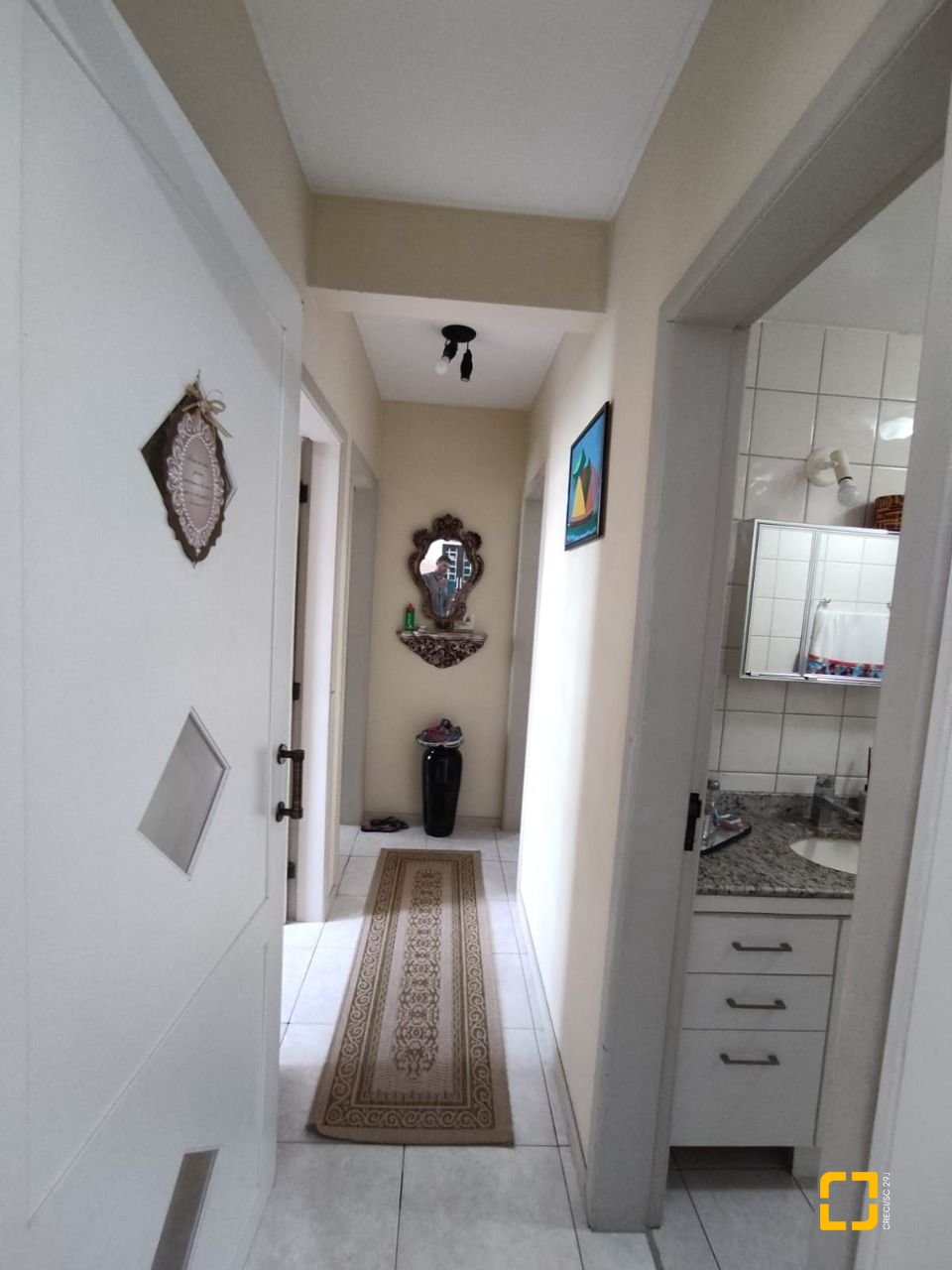 Apartamento com 104m², 4 quartos (sendo 1 suíte), 1 garagem, no bairro Coqueiros em Florianópolis
