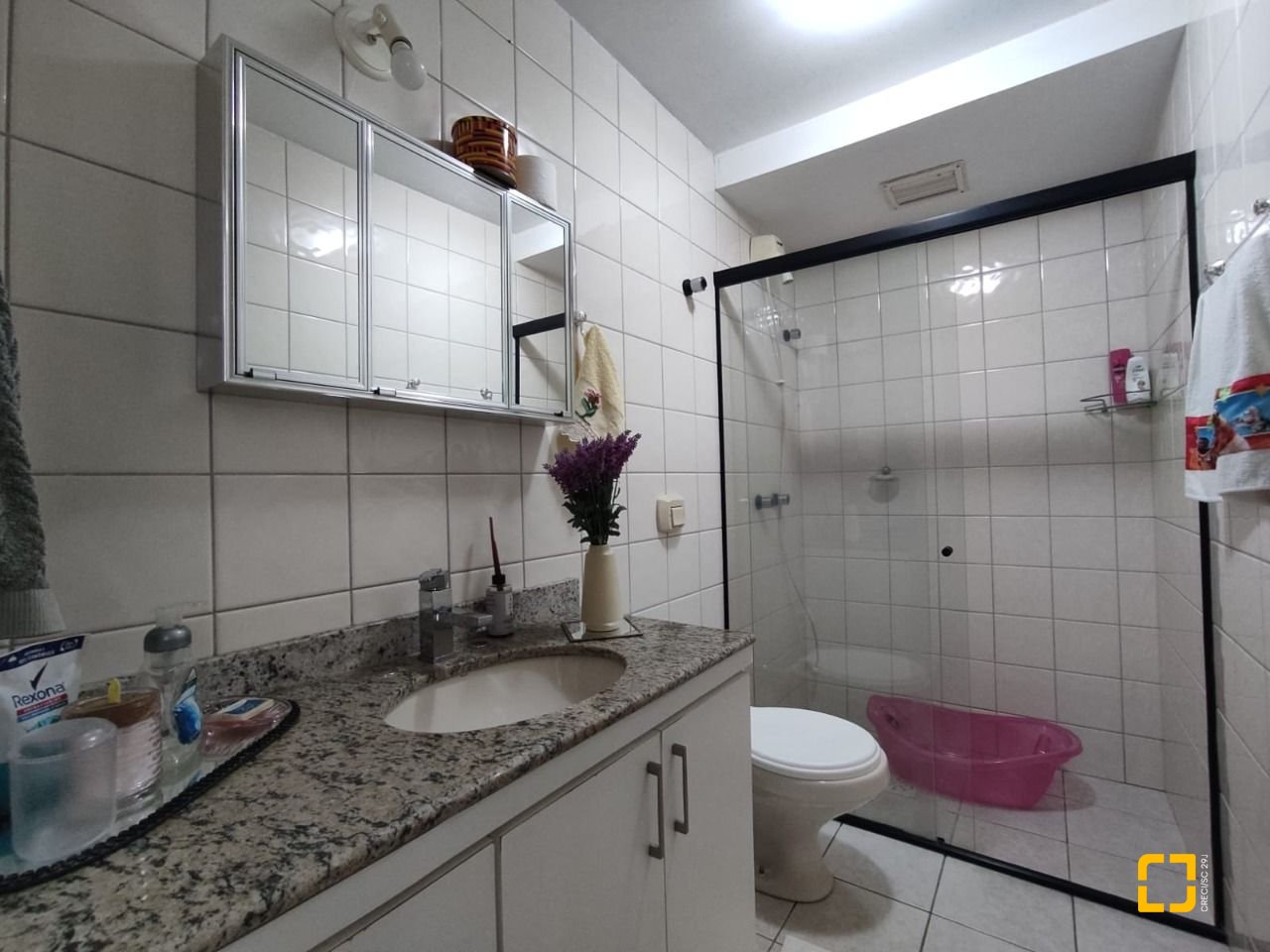 Apartamento com 104m², 4 quartos (sendo 1 suíte), 1 garagem, no bairro Coqueiros em Florianópolis