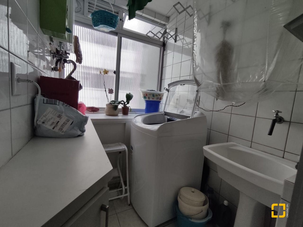Apartamento com 104m², 4 quartos (sendo 1 suíte), 1 garagem, no bairro Coqueiros em Florianópolis