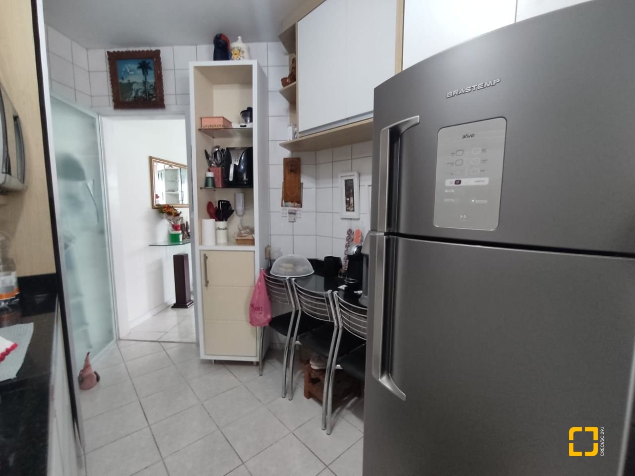 Apartamento com 104m², 4 quartos (sendo 1 suíte), 1 garagem, no bairro Coqueiros em Florianópolis