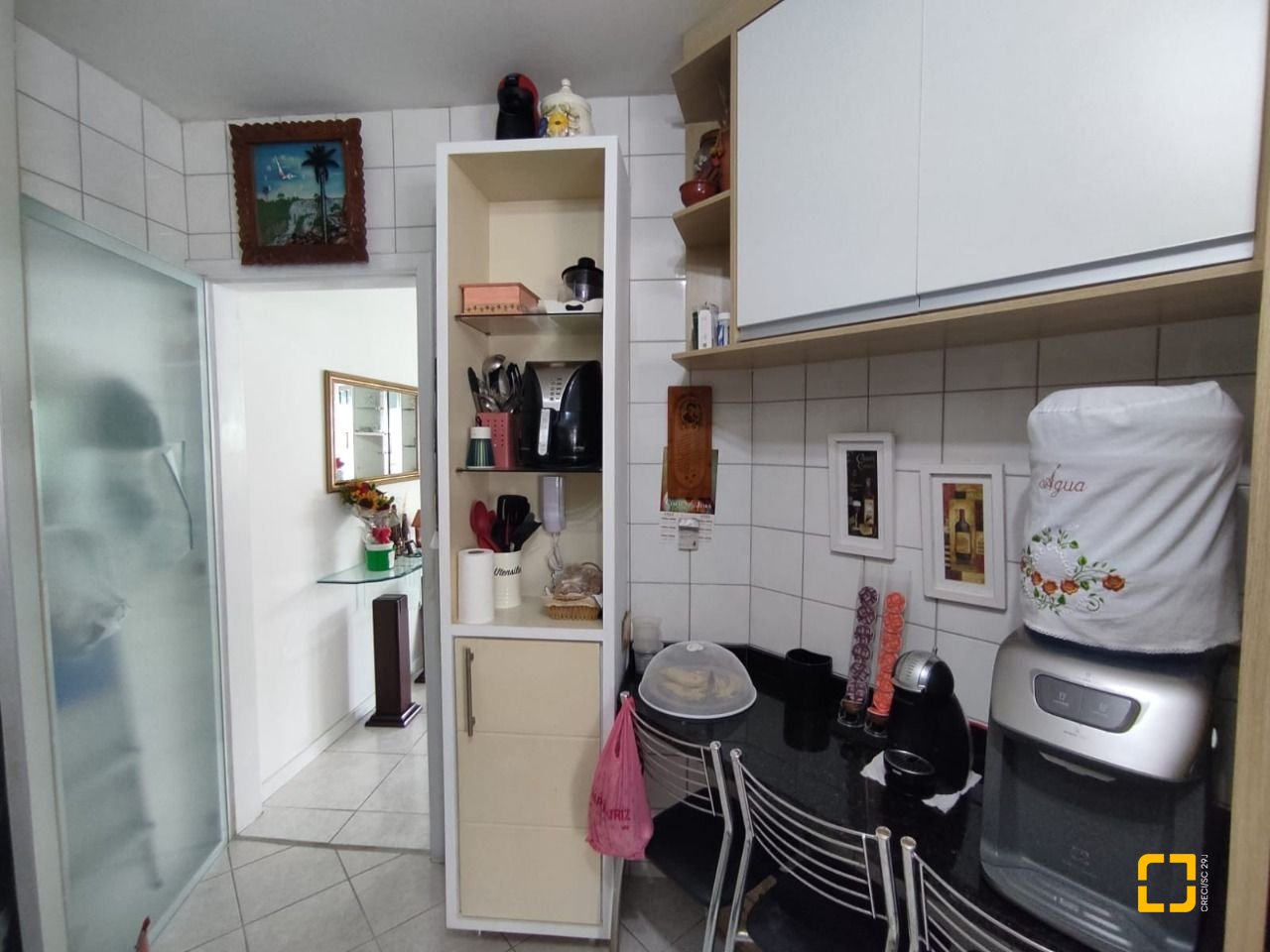 Apartamento com 104m², 4 quartos (sendo 1 suíte), 1 garagem, no bairro Coqueiros em Florianópolis
