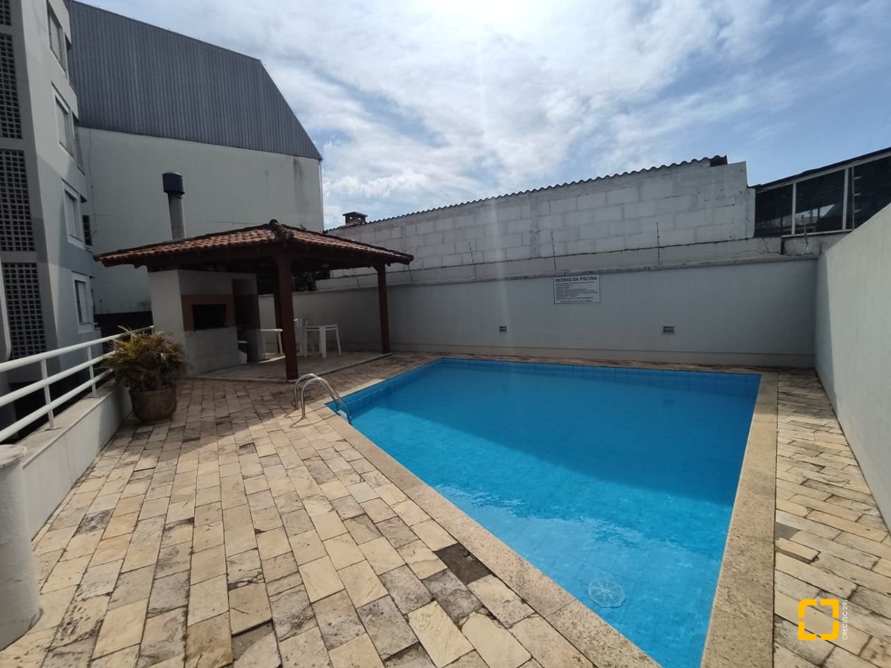 Apartamento com 104m², 4 quartos (sendo 1 suíte), 1 garagem, no bairro Coqueiros em Florianópolis