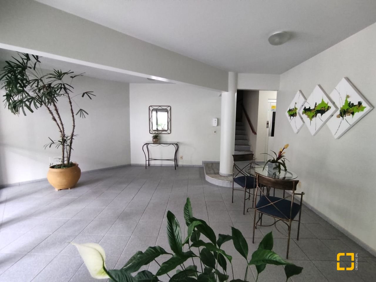 Apartamento com 104m², 4 quartos (sendo 1 suíte), 1 garagem, no bairro Coqueiros em Florianópolis