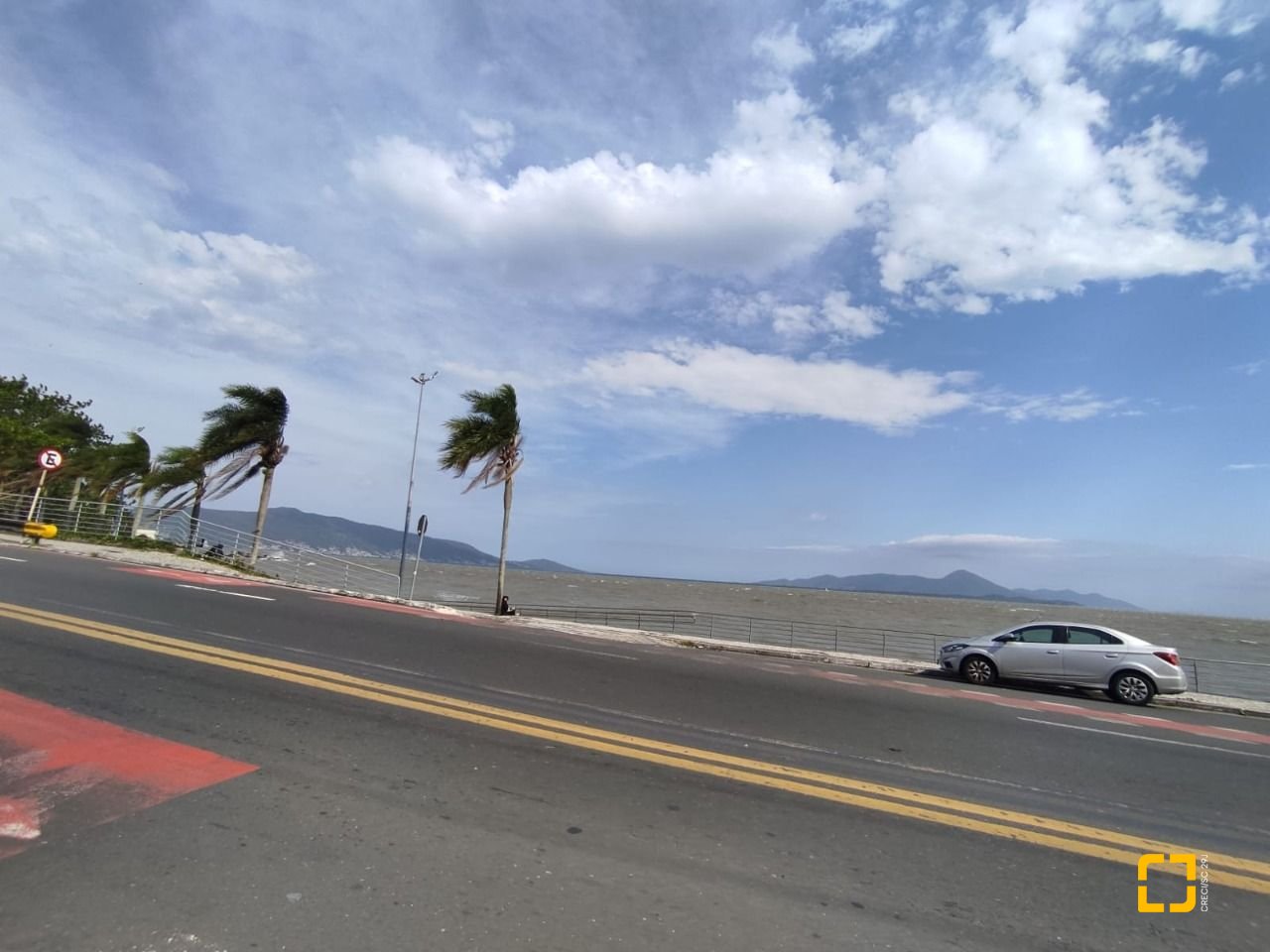 Apartamento com 104m², 4 quartos (sendo 1 suíte), 1 garagem, no bairro Coqueiros em Florianópolis