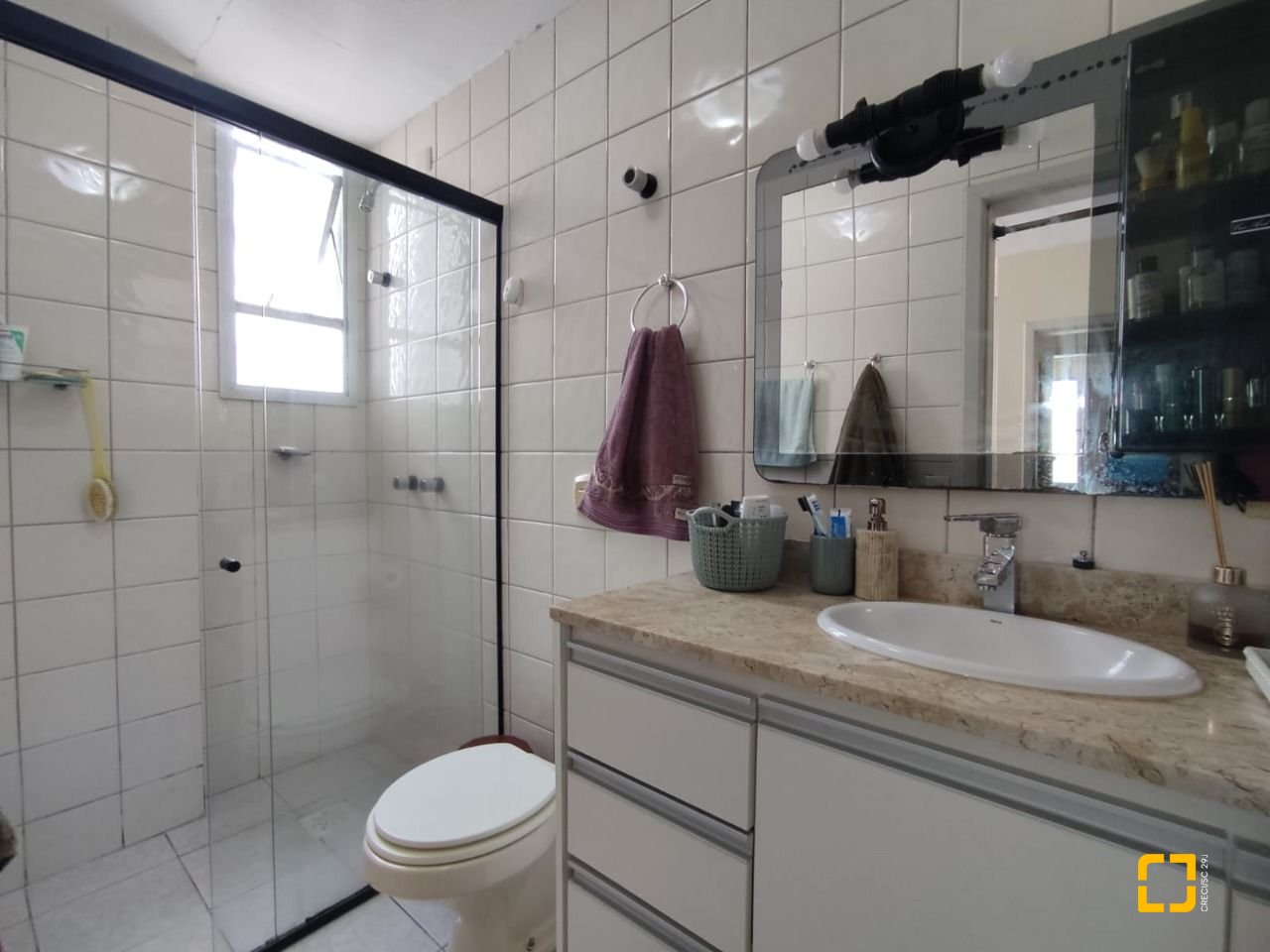 Apartamento com 104m², 4 quartos (sendo 1 suíte), 1 garagem, no bairro Coqueiros em Florianópolis