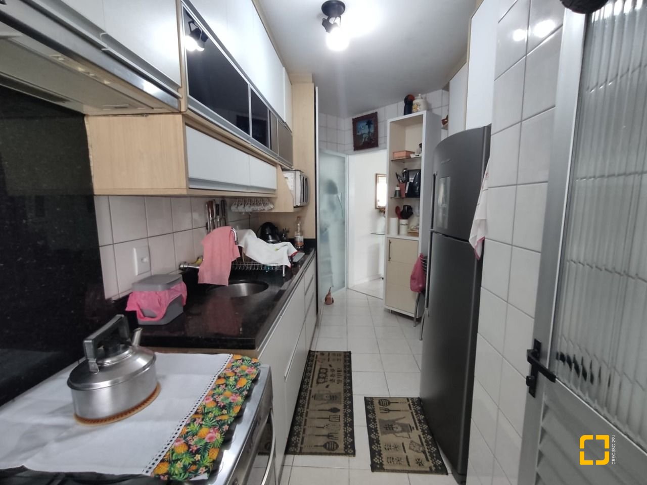 Apartamento com 104m², 4 quartos (sendo 1 suíte), 1 garagem, no bairro Coqueiros em Florianópolis