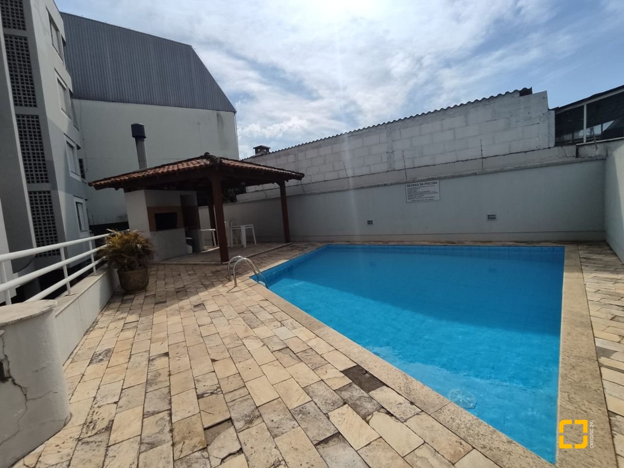 Apartamento com 104m², 4 quartos (sendo 1 suíte), 1 garagem, no bairro Coqueiros em Florianópolis