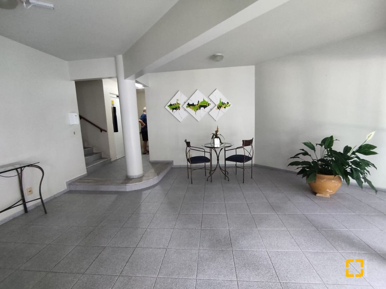 Apartamento com 104m², 4 quartos (sendo 1 suíte), 1 garagem, no bairro Coqueiros em Florianópolis