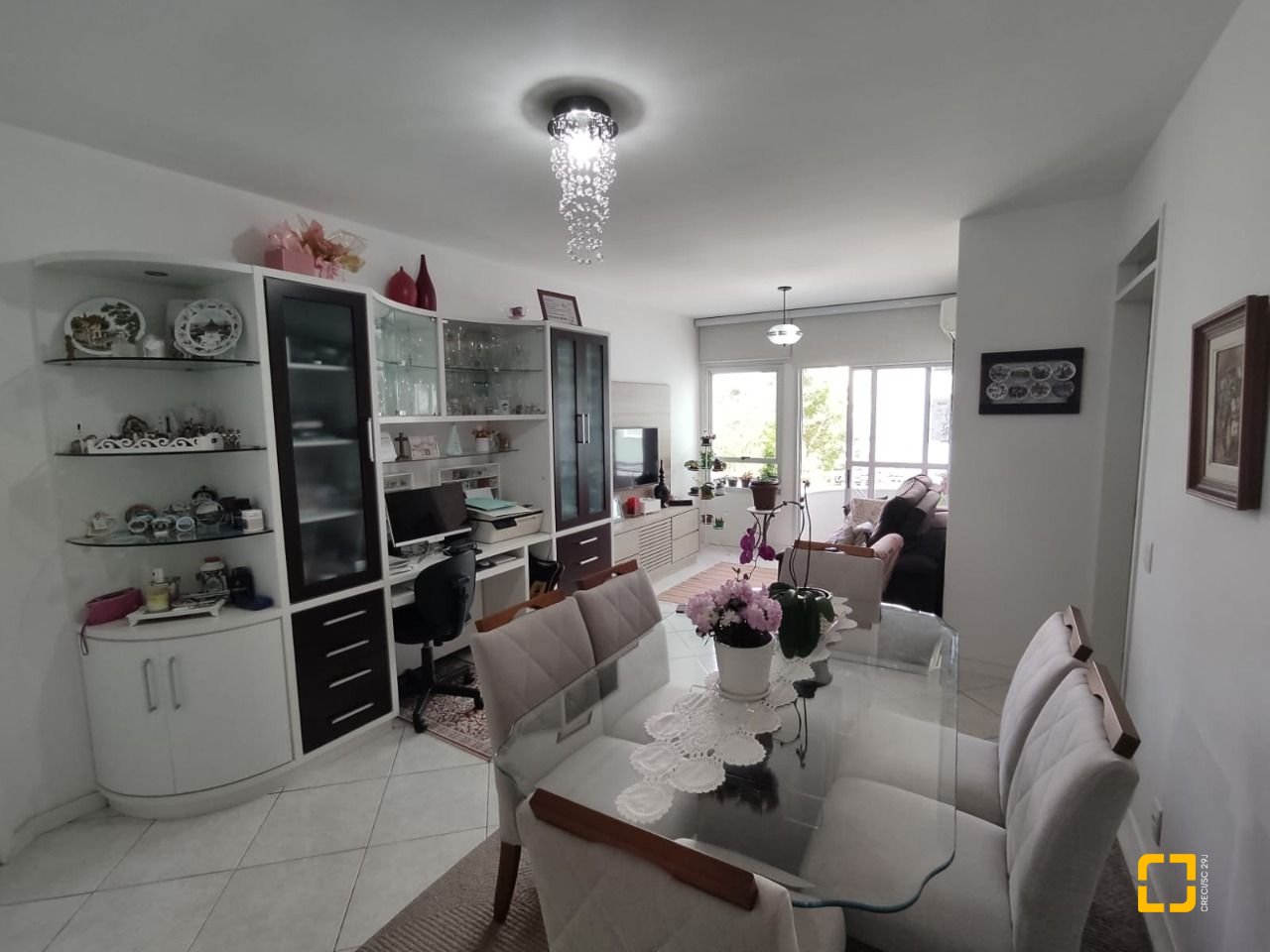 Apartamento com 104m², 4 quartos (sendo 1 suíte), 1 garagem, no bairro Coqueiros em Florianópolis