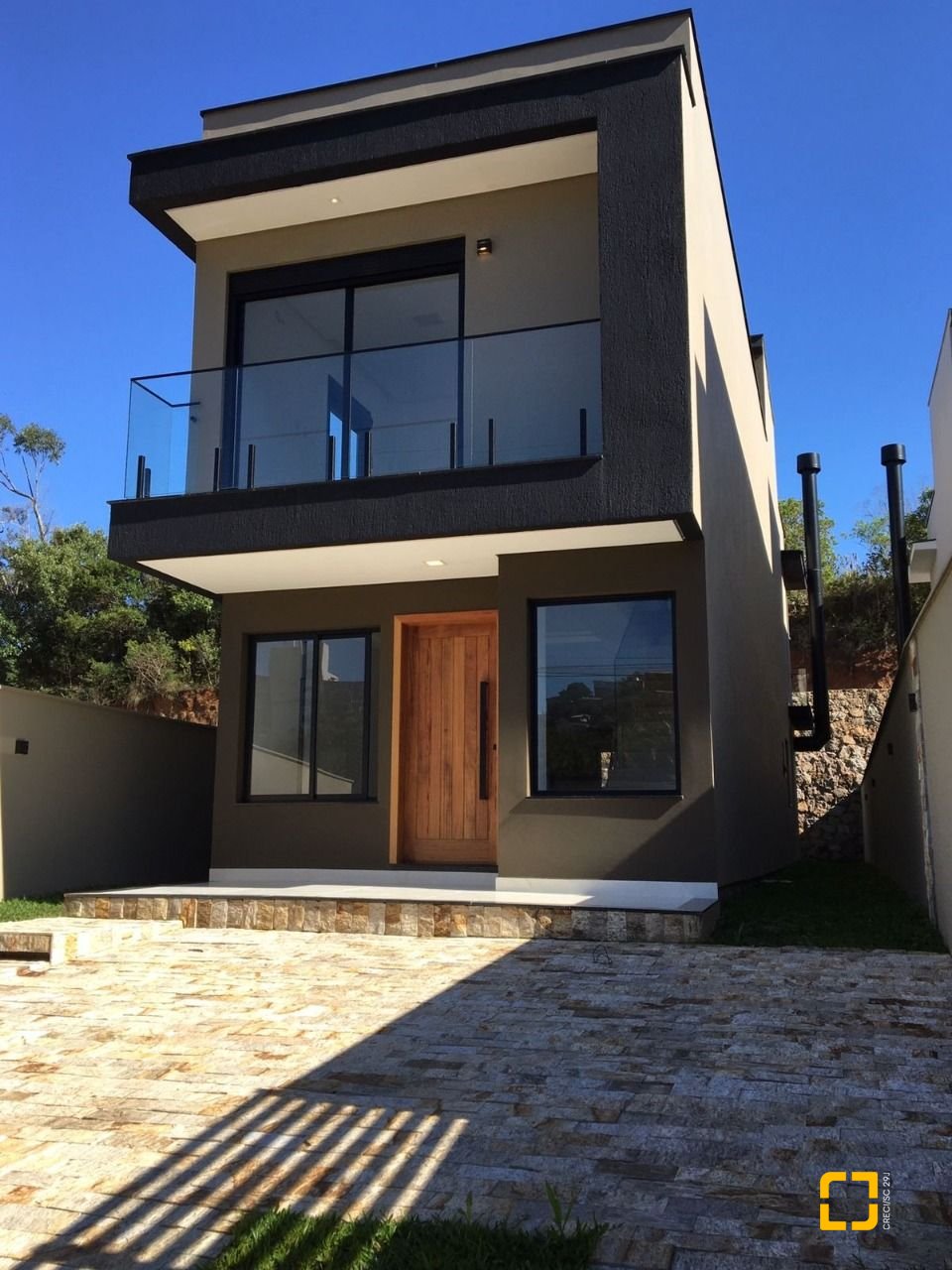 Casa com 180m², 3 quartos (sendo 3 suítes), 2 garagens, no bairro Saco Grande em Florianópolis