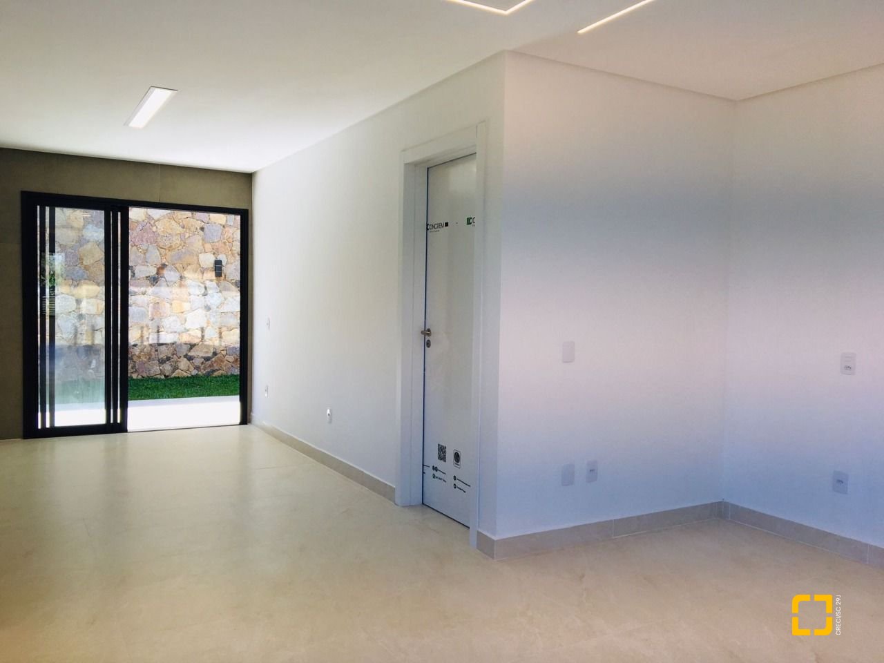 Casa com 180m², 3 quartos (sendo 3 suítes), 2 garagens, no bairro Saco Grande em Florianópolis
