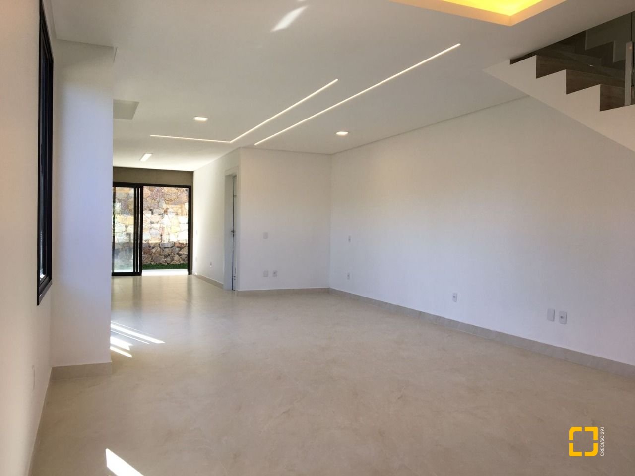 Casa com 180m², 3 quartos (sendo 3 suítes), 2 garagens, no bairro Saco Grande em Florianópolis