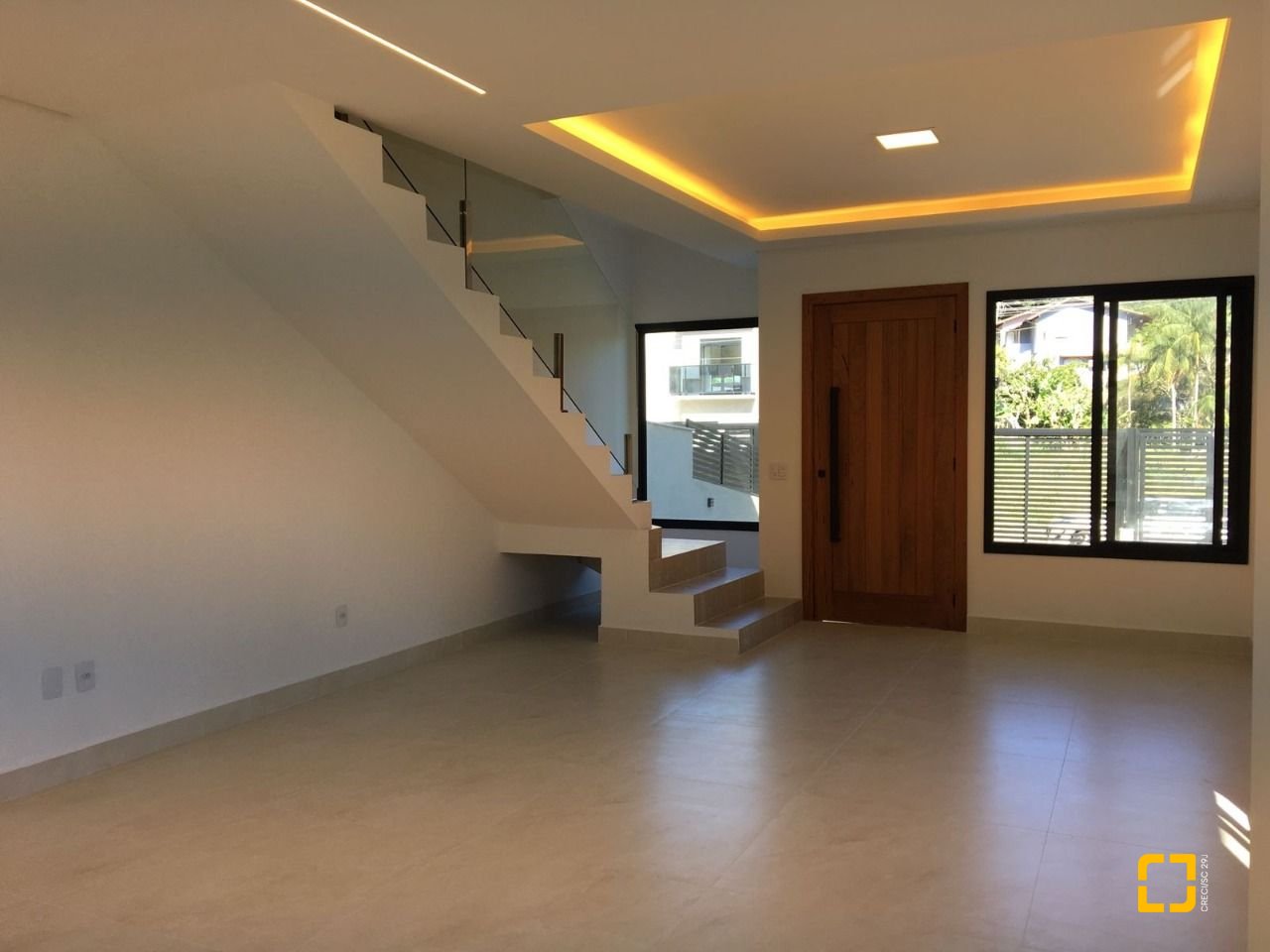 Casa com 180m², 3 quartos (sendo 3 suítes), 2 garagens, no bairro Saco Grande em Florianópolis