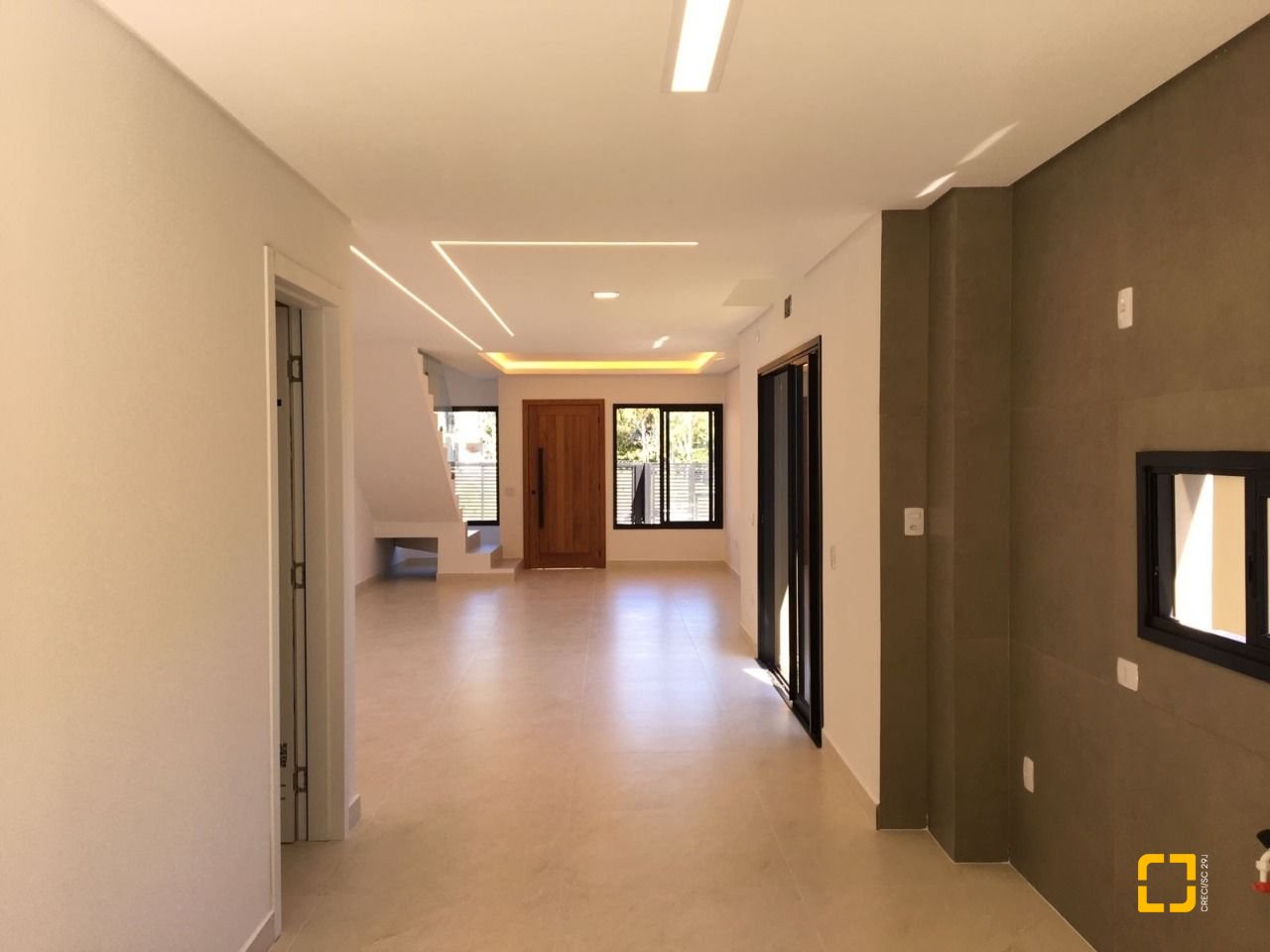 Casa com 180m², 3 quartos (sendo 3 suítes), 2 garagens, no bairro Saco Grande em Florianópolis