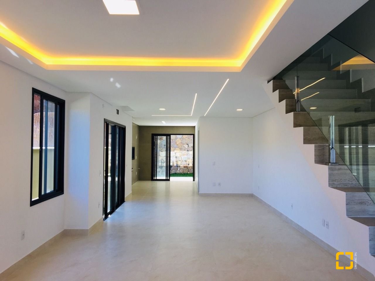 Casa com 180m², 3 quartos (sendo 3 suítes), 2 garagens, no bairro Saco Grande em Florianópolis
