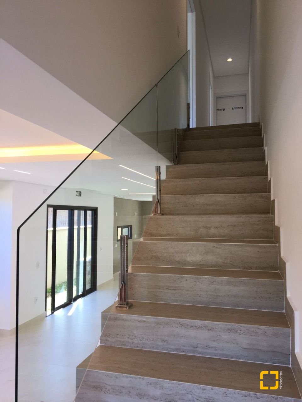 Casa com 180m², 3 quartos (sendo 3 suítes), 2 garagens, no bairro Saco Grande em Florianópolis