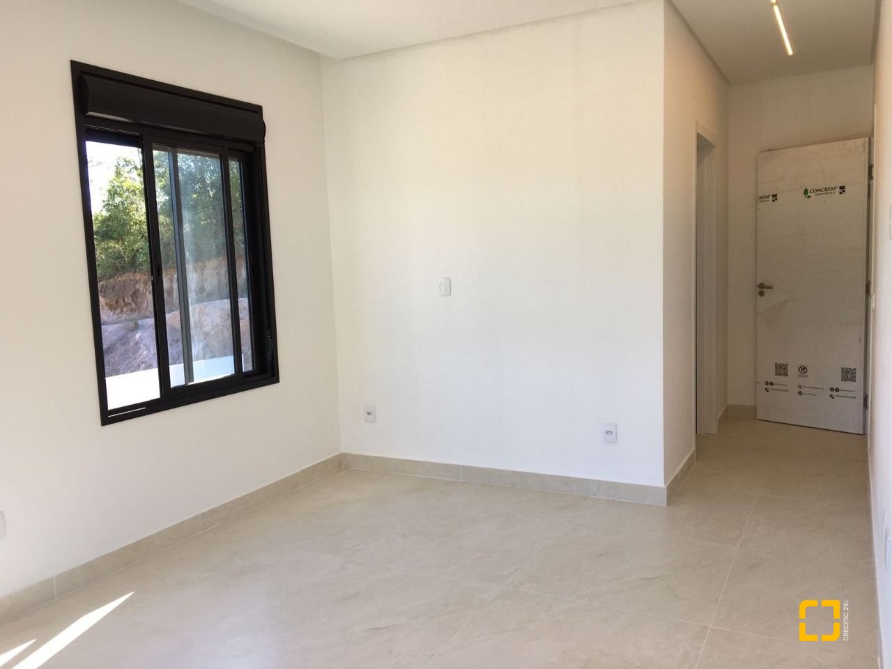 Casa com 180m², 3 quartos (sendo 3 suítes), 2 garagens, no bairro Saco Grande em Florianópolis