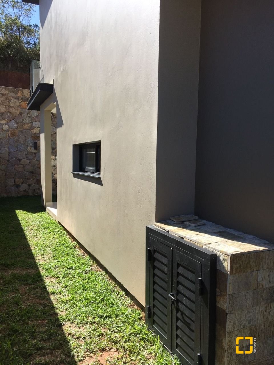 Casa com 180m², 3 quartos (sendo 3 suítes), 2 garagens, no bairro Saco Grande em Florianópolis
